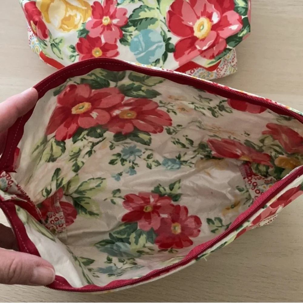 NWOT Set of 2 flora makeup or toiletry bags, large 12” small 10”, matching set